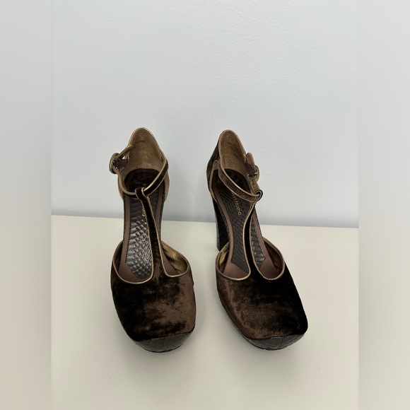 Nine West Studio T-strap Velvet Heels. Size 8 1/2 M Like New - Picture 3 of 9